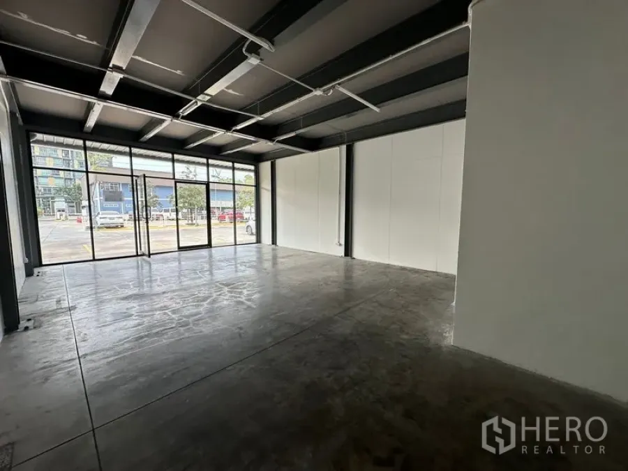 Office Space for rent in Khlong Toei, Bangkok - Spacious 59 sqm office unit with floor-to-ceiling windows, white partition walls and sliding glass door.