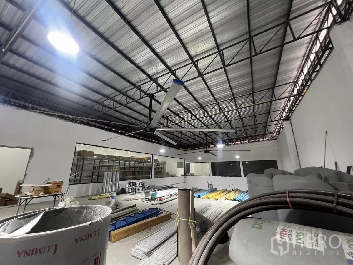 Warehouse for rent or sale in Lat Krabang, Bangkok - Upper-floor production or storage area with a giant HVLS ceiling fan under a steel roof.