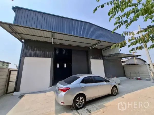 Warehouse for rent or sale in Bang Phli, Samut Prakan - Modern steel-clad warehouse facade with covered loading bays and roller doors in Bang Phli.