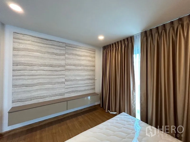Detached House for rent in Bang Phli, Samut Prakan - Bedroom wall with floating TV console, panel feature and blackout curtains.