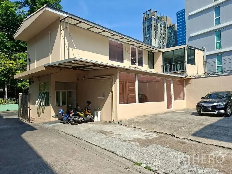 Featured image for 出租 零售空间 200 平方米 在 克隆丹努阿 瓦塔纳 曼谷 BTS 埃卡迈