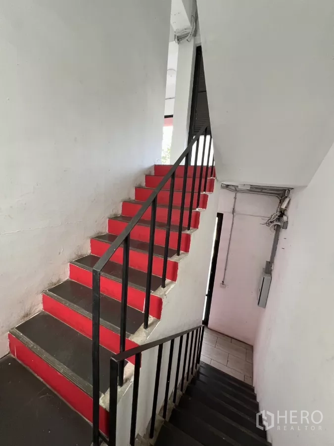 Retail Space for rent in Khlong Toei, Bangkok - Internal staircase with red steps and a black metal handrail.