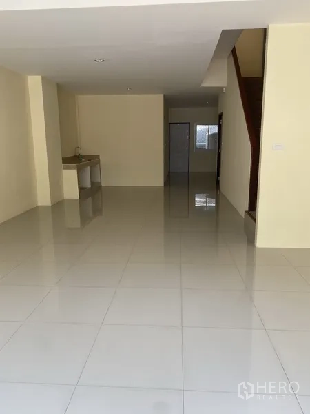 Home Office for rent in Yan Nawa, Bangkok - Open-plan ground floor with glossy white tiles, pantry sink and a staircase in a home office.