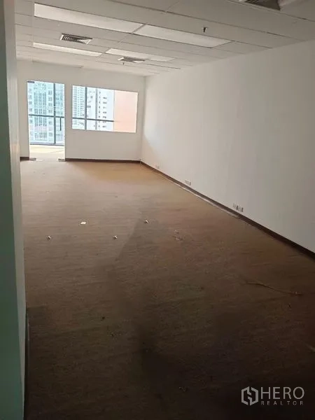 Office Space for rent in Pathum Wan, Bangkok - Bright 50 sqm office area with large windows, dropped ceiling and city views.