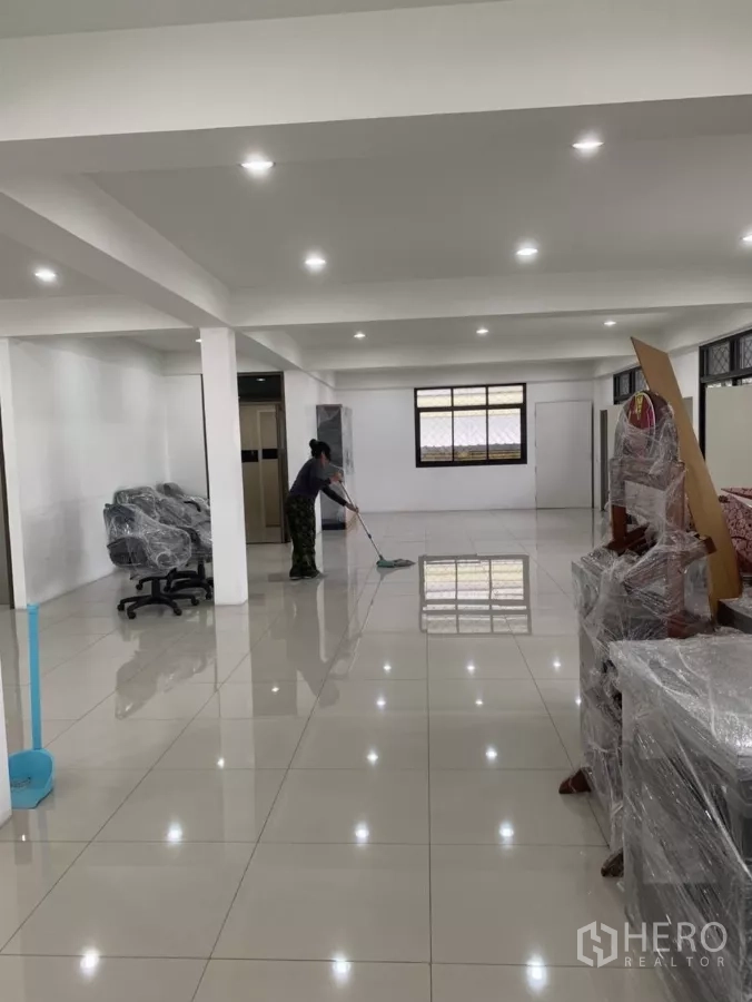 Factory for rent in Mueang Samut Prakan, Samut Prakan - Clean tiled office corridor and workspace with recessed ceiling lights.