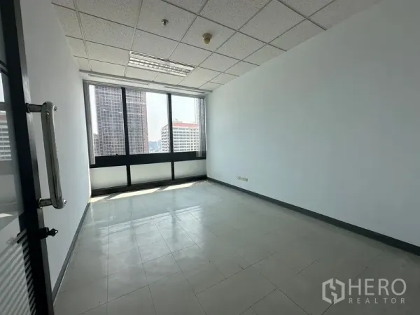 Office Space for rent in Khlong Toei, Bangkok - Private room with large windows and glass door, ready for workstation setup.