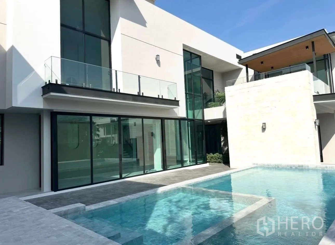 Detached House for sale in Bang Khen, Bangkok - Contemporary two-storey facade with glass walls, balcony and private pool.