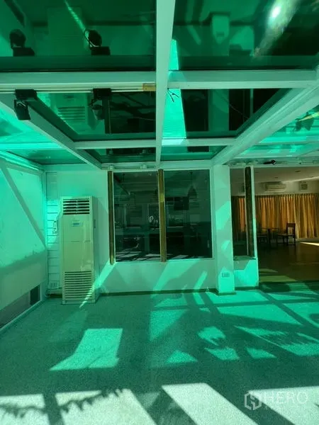 Retail Space for rent in Watthana, Bangkok - Bright atrium with green glass roof, spotlights and a floor-standing air conditioner