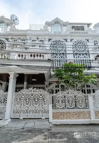Townhouse for rent in Watthana, Bangkok - Ornate white multi‑storey townhouse facade with decorative wrought iron and balconies.
