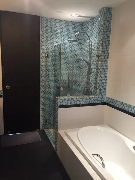 Condominium for rent in Khlong Toei, Bangkok - Bathroom with mosaic-tiled glass shower enclosure and separate bathtub.