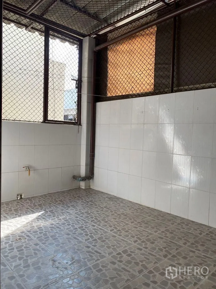 Retail Space for rent in Sathon, Bangkok - Tiled utility area with mesh windows and plumbing points, suitable for a pantry.