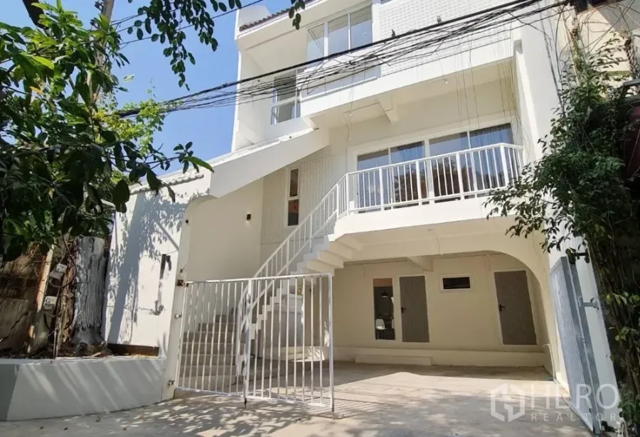 Featured image for For rent or sale 4 Bedroom Townhouse in Khlong Tan Nuea, Watthana, Bangkok BTS Phra Khanong