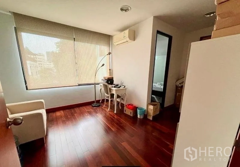 Home Office for rent in Watthana, Bangkok - Bedroom or study with large window, wood flooring and ensuite access.