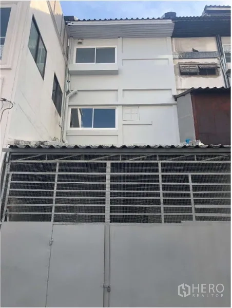Shophouse for rent in Watthana, Bangkok - Multi-storey shophouse exterior with gated frontage and windows.