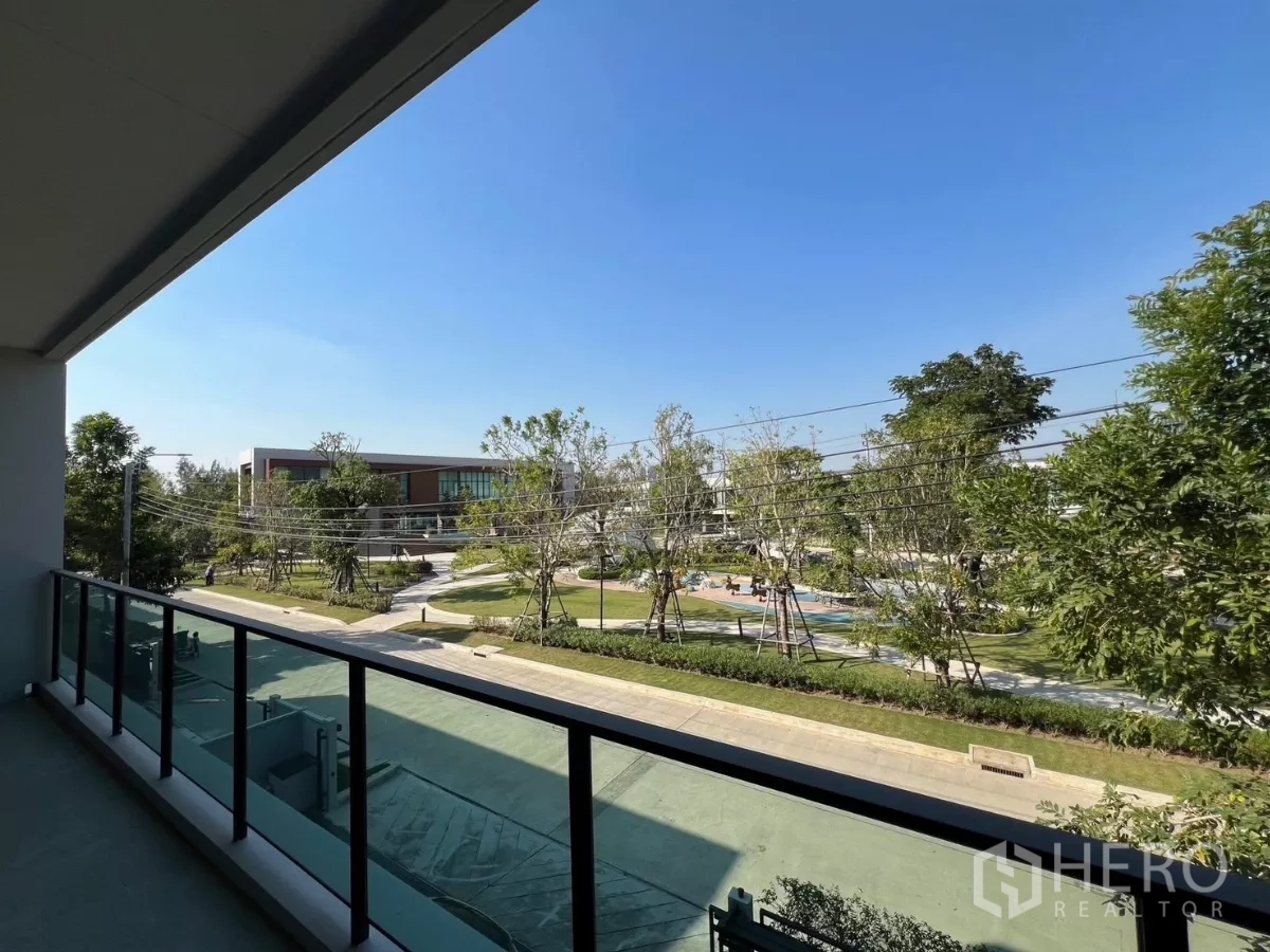 Detached House for rent in Bang Phli, Samut Prakan - Balcony view over the community park and clubhouse in an upscale estate.