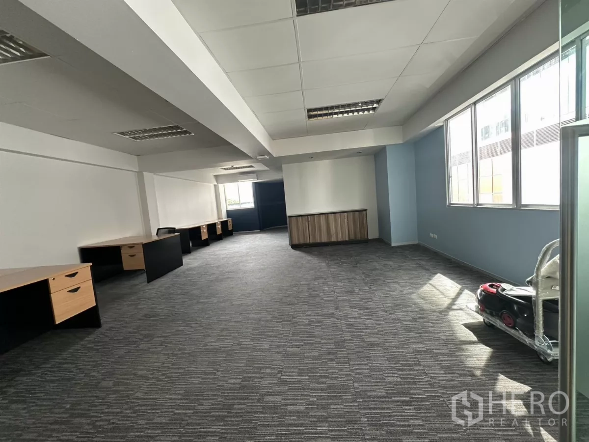 Office Space for rent in Watthana, Bangkok - Open-plan 80 sqm office with carpet flooring, long workstations and large windows bringing natural light in Thonglor, Bangkok.