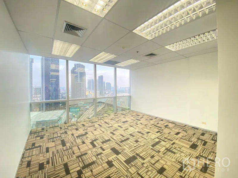 Office Space for rent in Chatuchak, Bangkok - Corner office with floor-to-ceiling windows and skyline views near Ha Yaek Lat Phrao BTS.