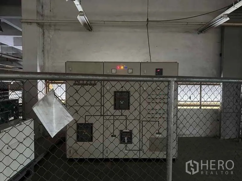 Factory for rent in Khlong Luang, Pathum Thani - Electrical control panel set behind a chain-link safety fence
