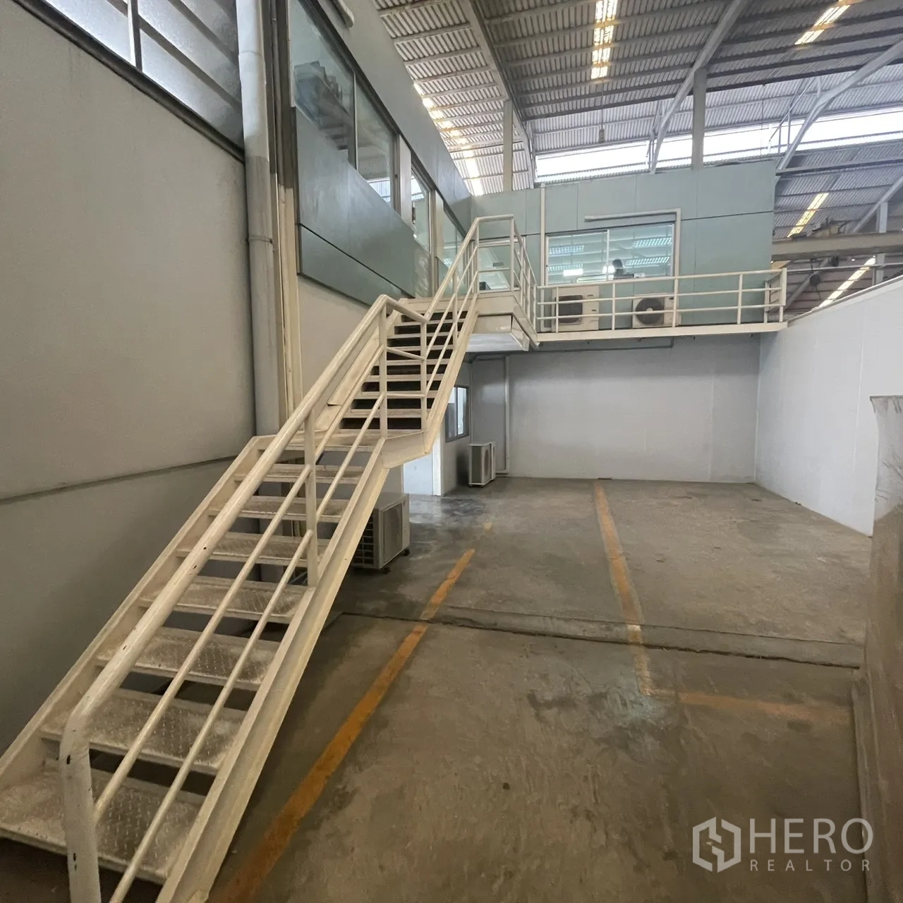 Factory for rent in Khlong Toei, Bangkok - Metal staircase leading to mezzanine office inside the high-ceiling production area.