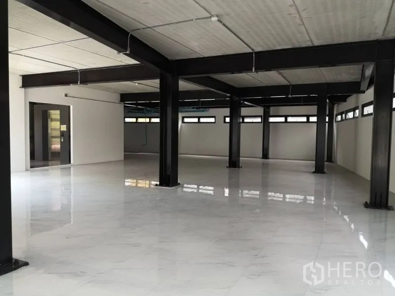 Office Space for rent in Chatuchak, Bangkok - Large flexible workspace with multiple support columns and reflective tiles looking toward the entry.