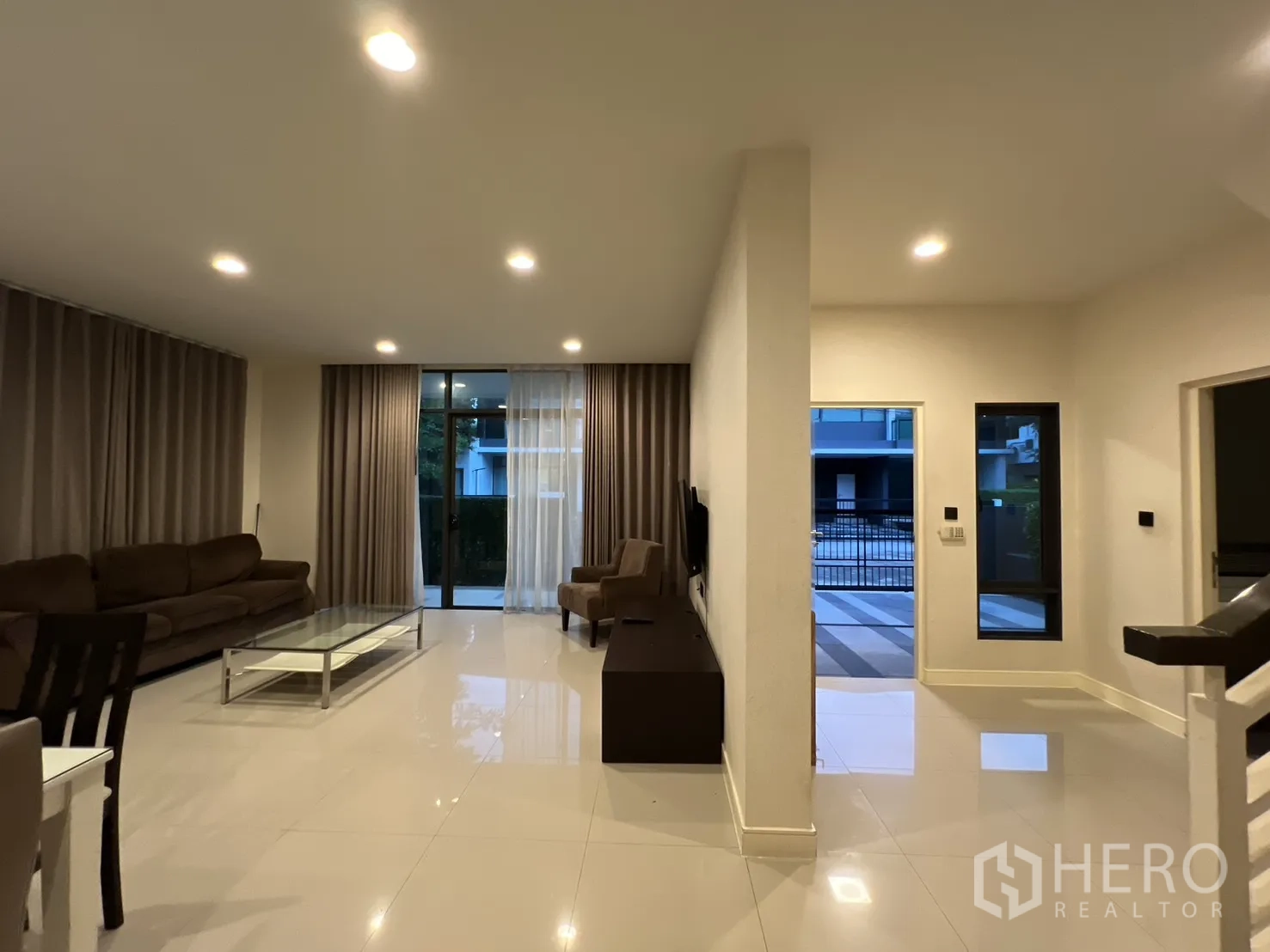 Detached House for rent or sale in Bang Kapi, Bangkok - Living room looking toward the front patio and secure gate.
