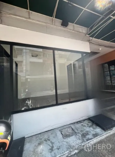 Featured image for 出租 零售空间 8 平方米 在 瓦塔纳 曼谷 BTS 澎蓬