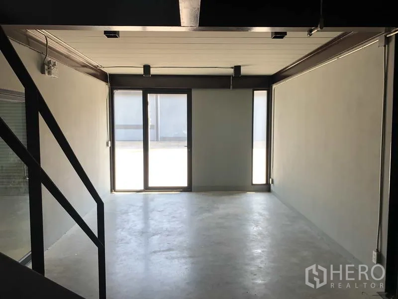 Warehouse for rent in Bang Phli, Samut Prakan - Flexible ground-floor showroom or office with sliding glass doors and concrete floor.