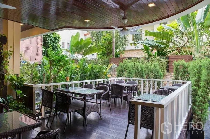 Retail Space for rent in Khlong Toei, Bangkok - Shaded outdoor terrace with glass-top tables, rattan chairs and lush tropical garden.