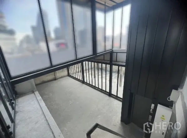 Retail Space for rent in Watthana, Bangkok - Stair lobby enclosed by translucent glass walls with black metal handrails and city views.