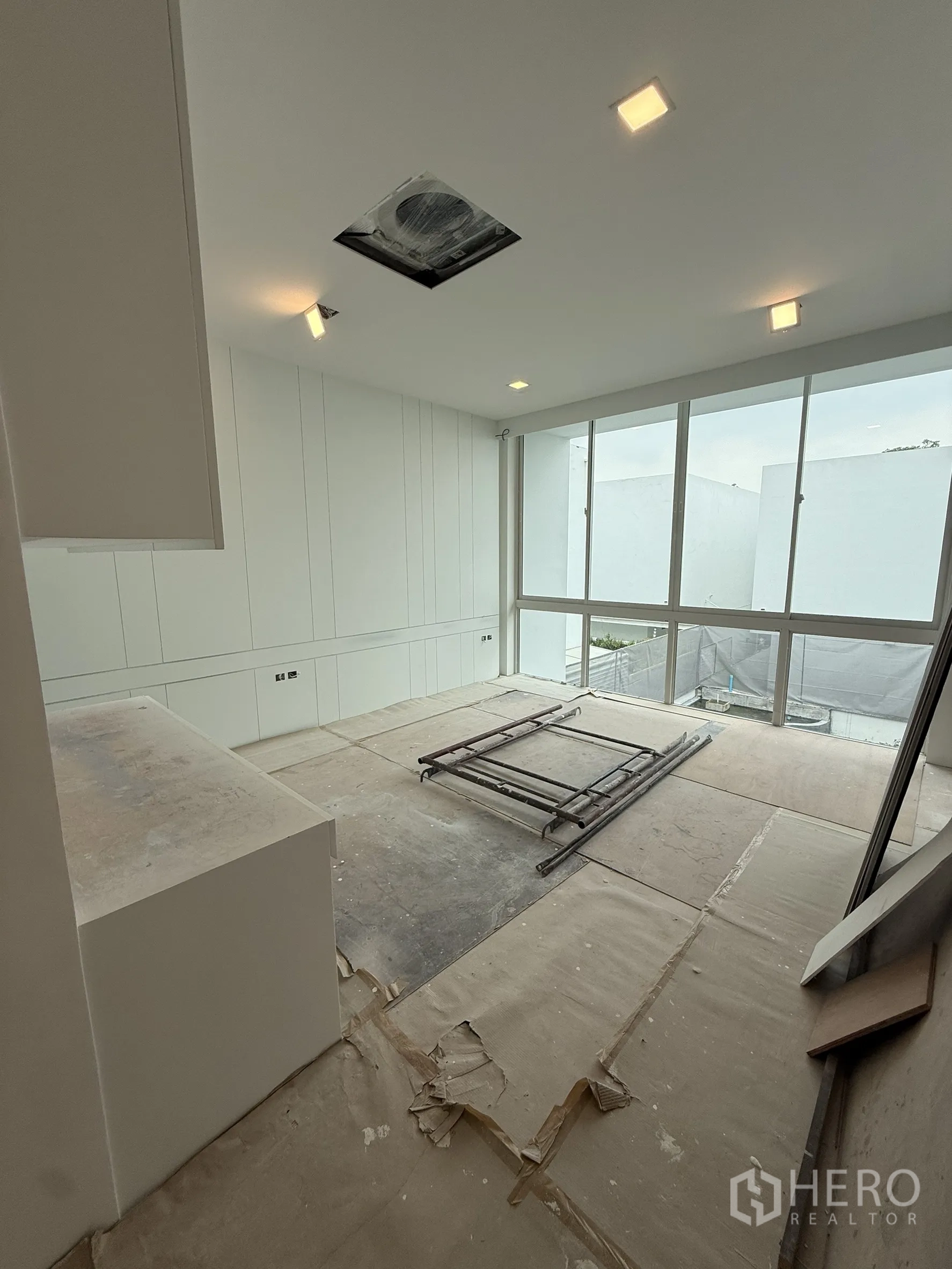 Detached House for sale in Bang Phli, Samut Prakan - Upper-floor room with wide windows and protected flooring.