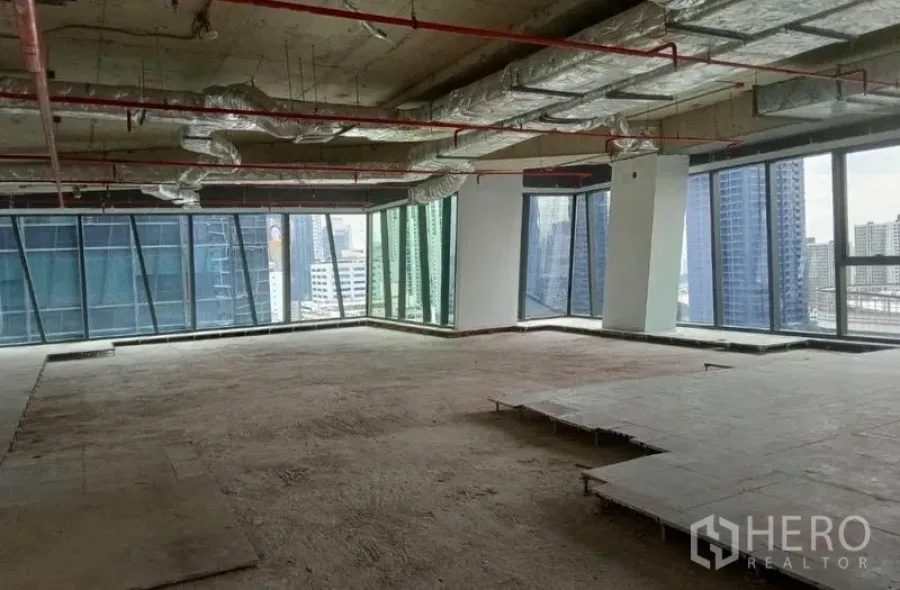 Office Space for rent - Corner office area with wraparound windows, high ceiling services and a skyline outlook.
