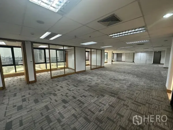 Office Space for rent in Khlong Toei, Bangkok - Large open-plan office with glass-partitioned meeting rooms and panoramic windows.