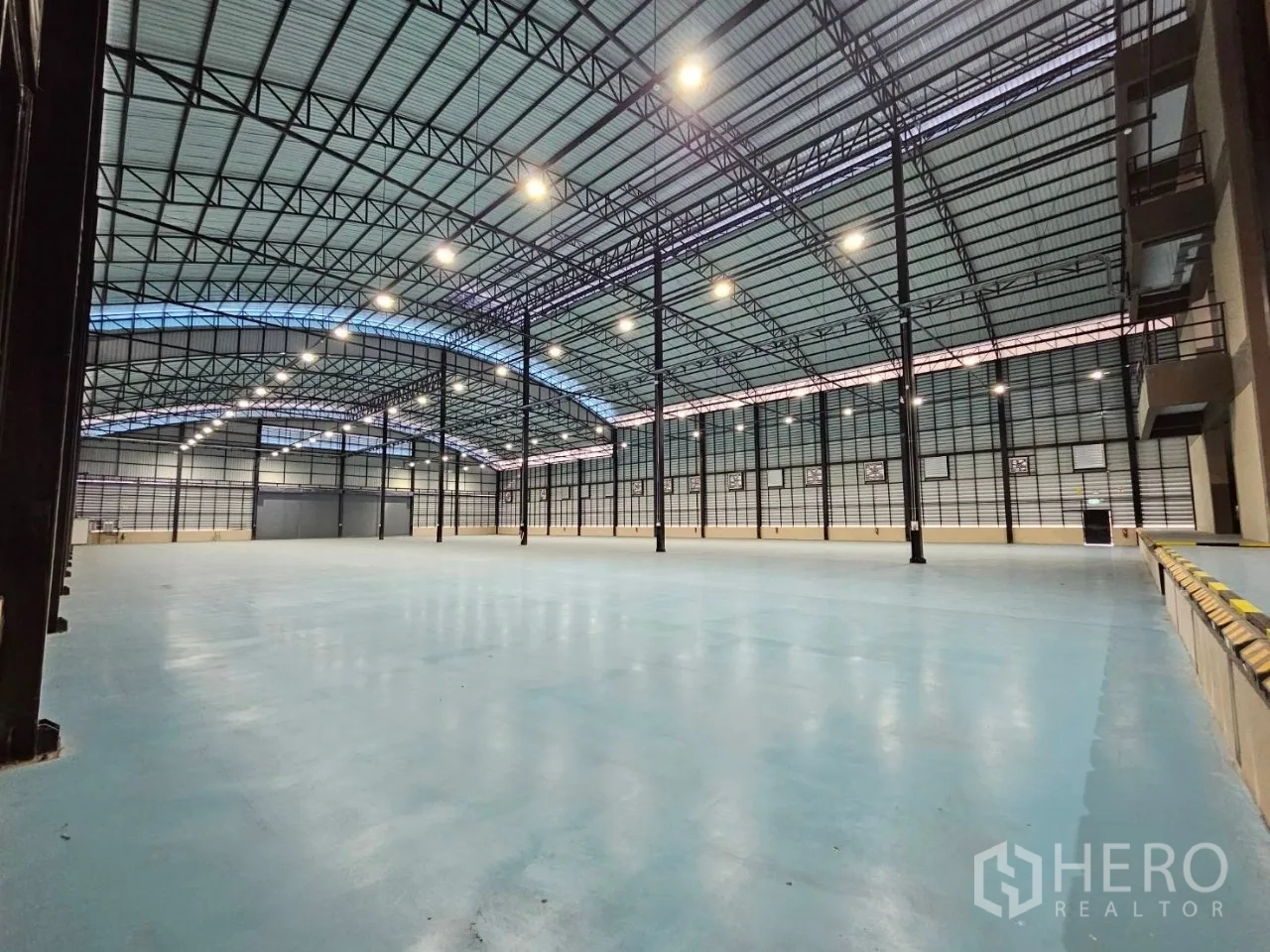 Factory for rent in Si Racha, Chon Buri - Internal view of the attached three-storey office and mezzanine structure within the factory.