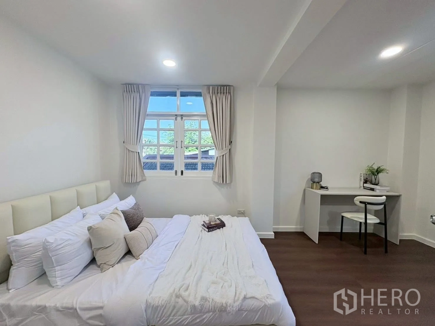 Property Image #20 for property HRE00903