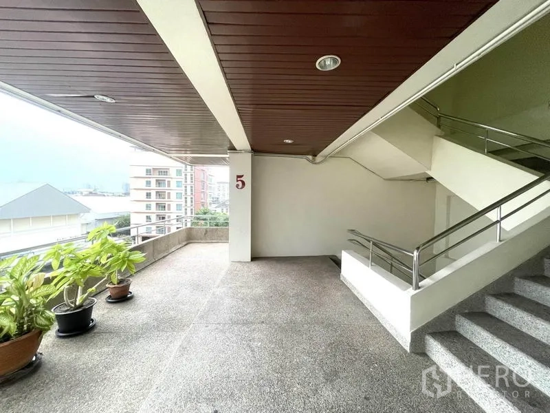 Office Space for rent in Khlong Toei, Bangkok - Open landing on level five with stairs, planters and city views in the office building.