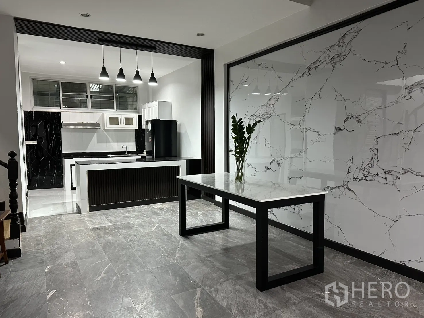 Property Image #13 for property HRE00375