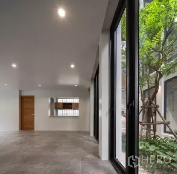 Home Office for rent or sale in Phra Khanong, Bangkok - Bright room with sliding glass doors overlooking a small landscaped courtyard.