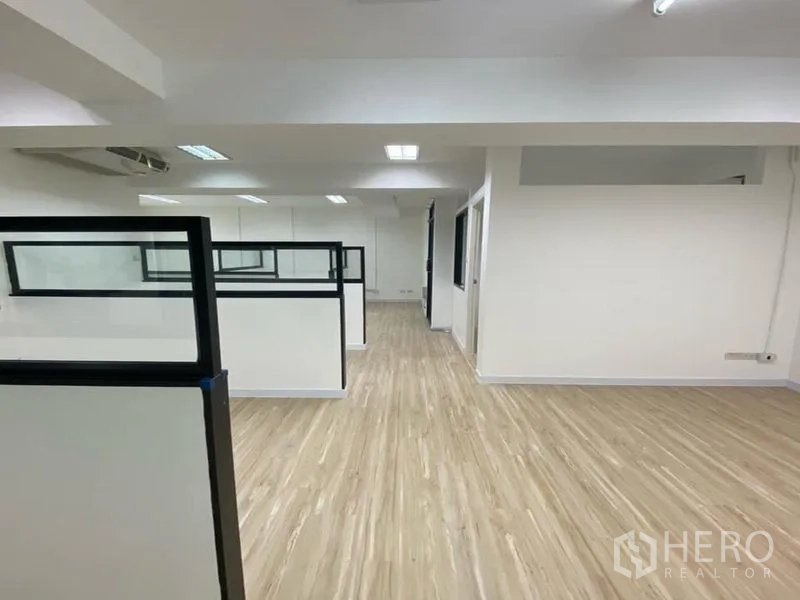 Office Space for rent in Suan Luang, Bangkok - Workstation zone with glass-partition cubicles and wood-look floors.