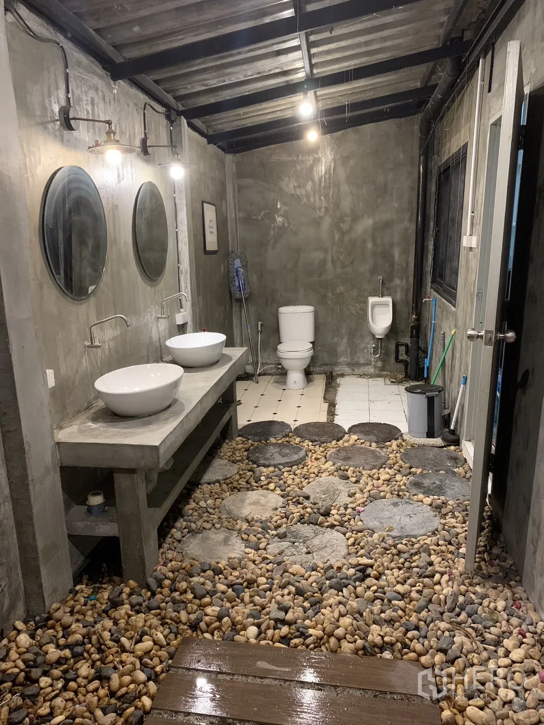 Townhouse for rent in Watthana, Bangkok - Industrial-style bathroom with pebble floor, twin vessel sinks and exposed ceiling.