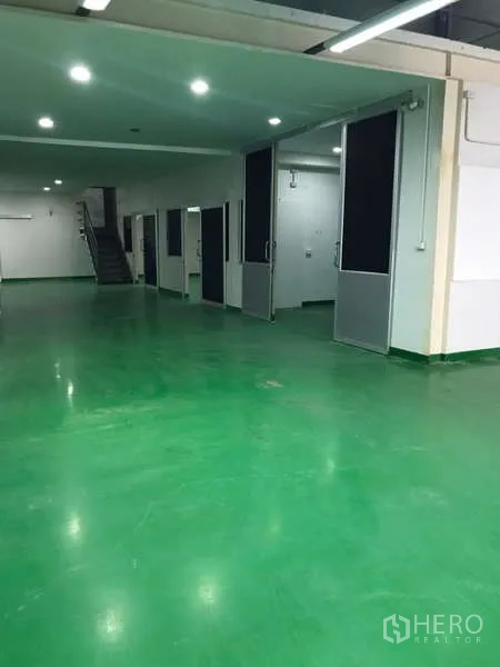 Factory for rent in Bang Phli, Samut Prakan - Long workshop view with open bays and bright overhead lighting.