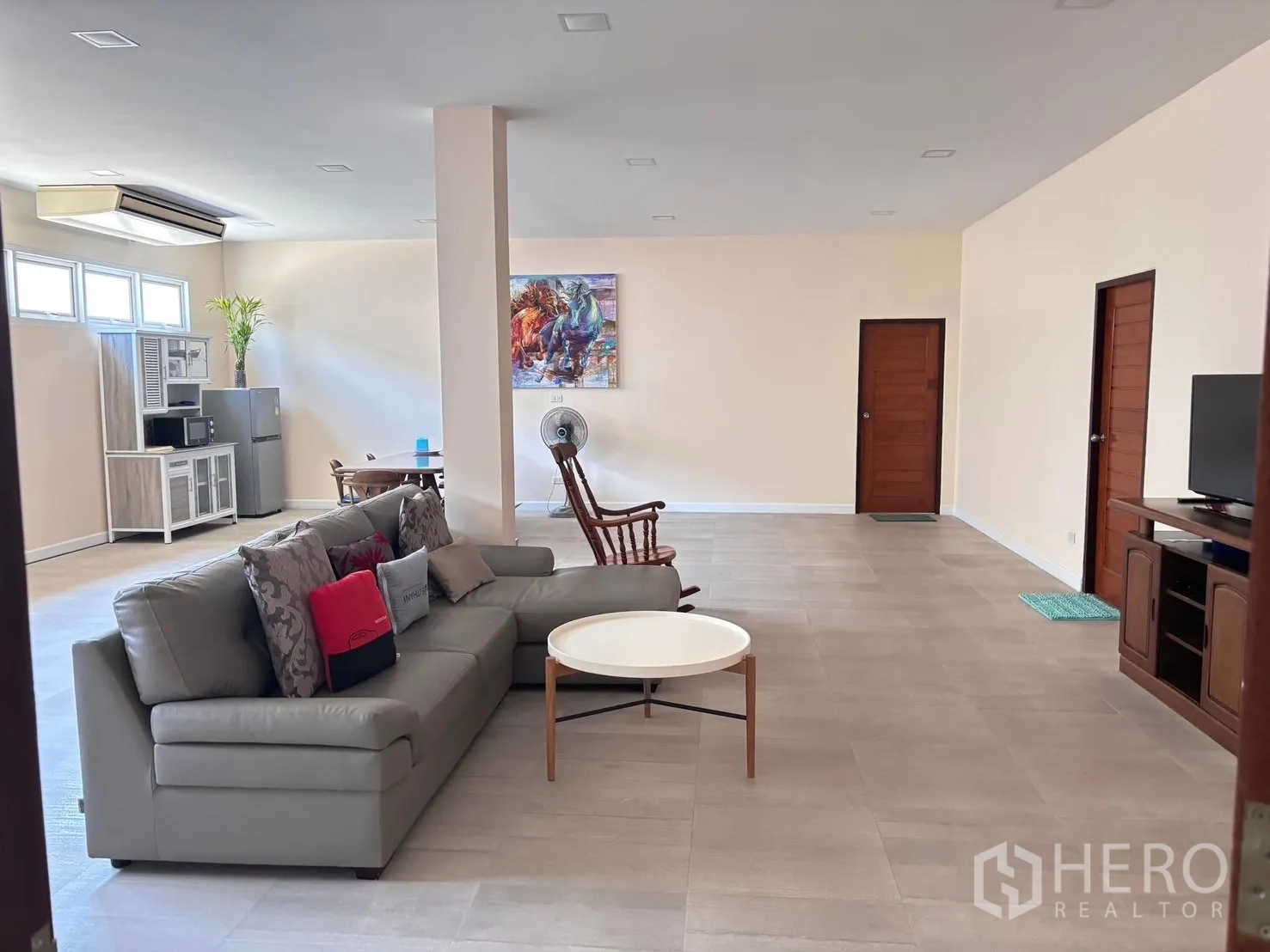 Factory for sale in Krathum Baen, Samut Sakhon - Spacious living area with sofa set and kitchenette suitable for staff quarters.