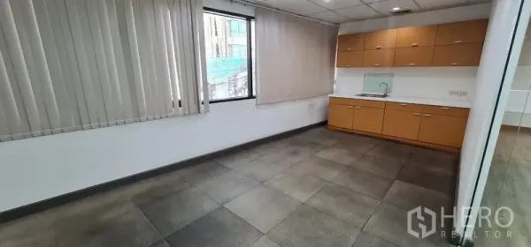 Office Space for rent in Watthana, Bangkok - Pantry room with built‑in cabinets, sink, tiled floor, and windows with vertical blinds.