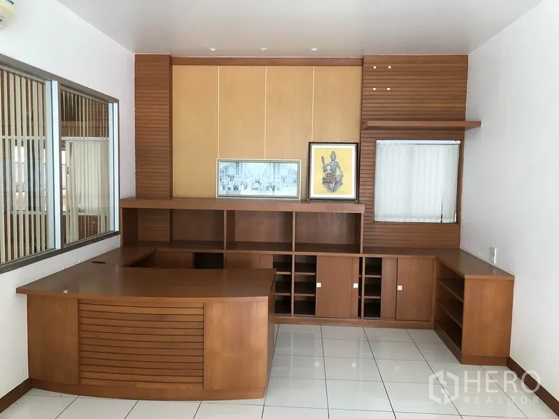 Factory for rent in Sai Noi, Nonthaburi - Executive office with custom wooden desk and storage units.