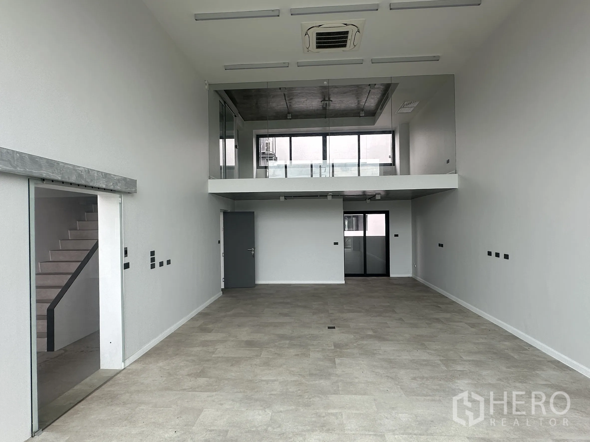 Property Image #8 for property HRE00649