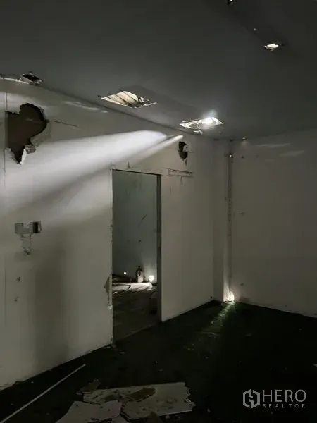 Warehouse for rent in Bang Kapi, Bangkok - Small interior room with open doorway and broken ceiling panels inside the warehouse.