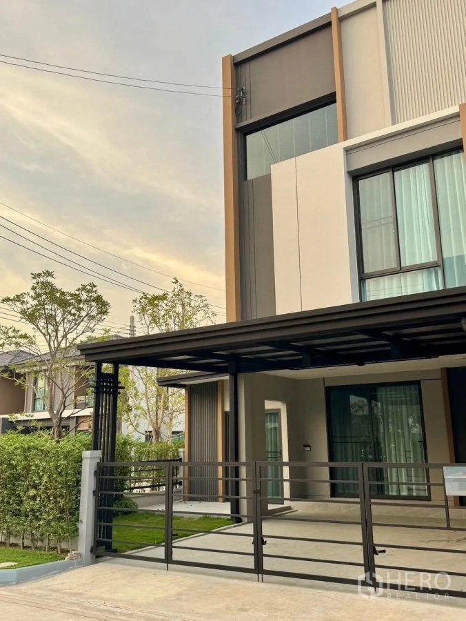 Featured image for 出租或出售 4 卧室 联排别墅 在 Pleno Sukhumvit-Bangna 4 (Pleno Sukhumvit-Bangna 4) 在 邦卡奥 邦普利 北榄府