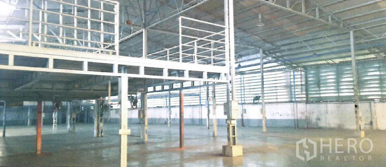 Factory for rent in Yan Nawa, Bangkok - Warehouse interior showing raised mezzanine platforms and louvered ventilation.