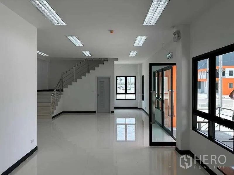 Factory for rent in Bang Phli, Samut Prakan - Ground-floor office lobby with glass entrance, windows and a staircase inside the factory.