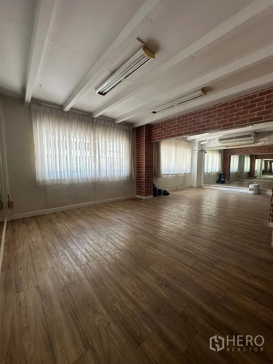 Retail Space for rent in Watthana, Bangkok - Bright studio space with wood flooring, large curtained windows and lights