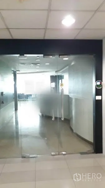 Office Space for rent in Bang Rak, Bangkok - Glass double doors with frosted panels leading into a modern Silom office.